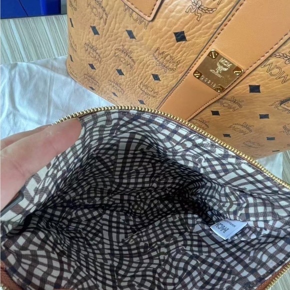 MCM Tan Visetos Tote and Pouch - Picture 4 of 4